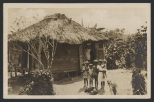 . La Familia [1932] S.I.: Breman Ocean Comfort Co. Colección de Tarjetas Postales [1900-1969] Biblioteca Digital Puertorriqueña