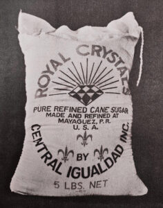 Saco de azúcar 5lb. Central Igualdad MayagüezMonteagudo, Antonio M. ed., Escámez, Antonio ed. Álbum de oro de Puerto Rico: obra de divulgación cultural en pro de la fraternidad americana La Habana: Artes gráficas, 1939